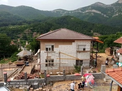 Ремонт на покриви и отстраняване на течове